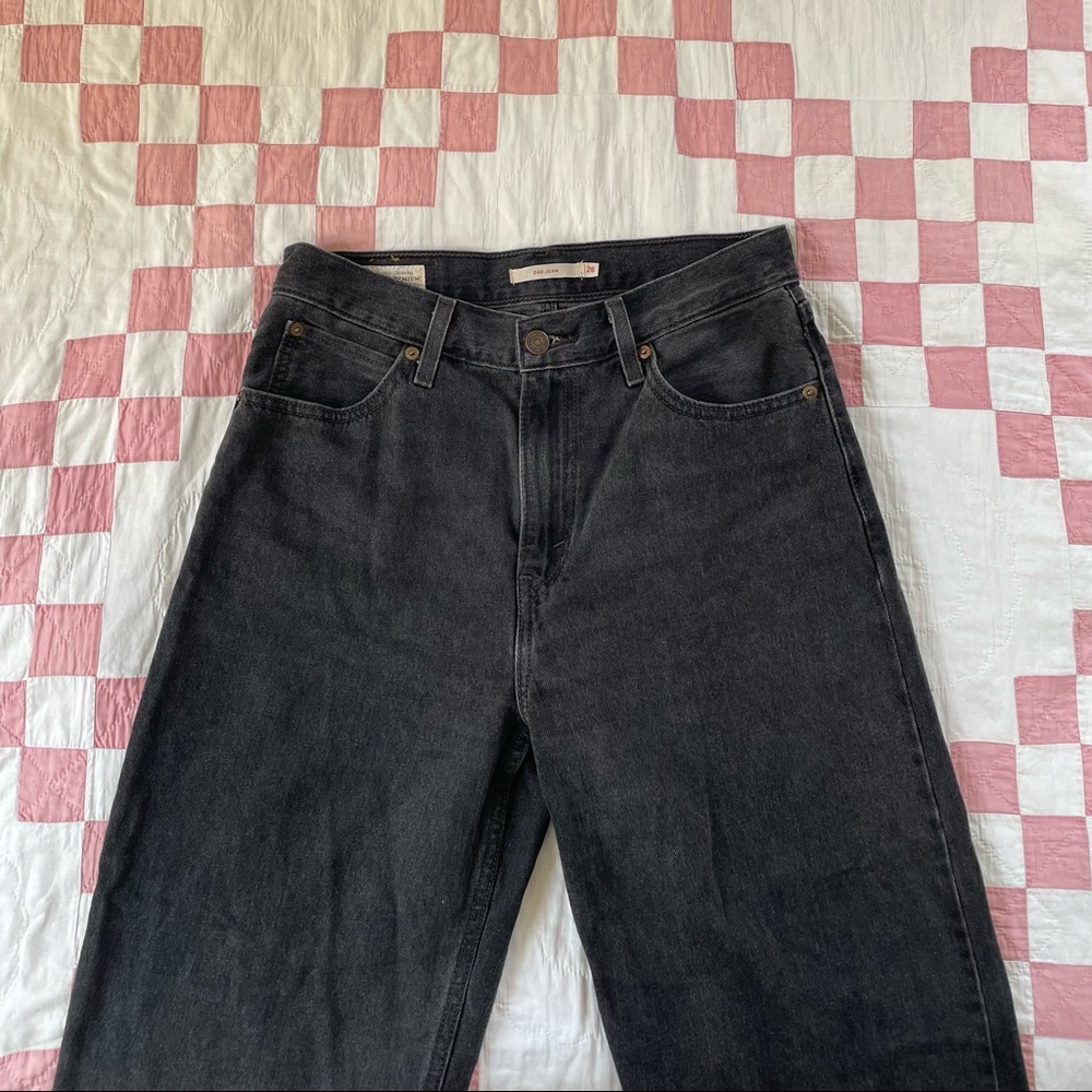Levi’s dad jean in washed black. Only worn a couple times and washed once.